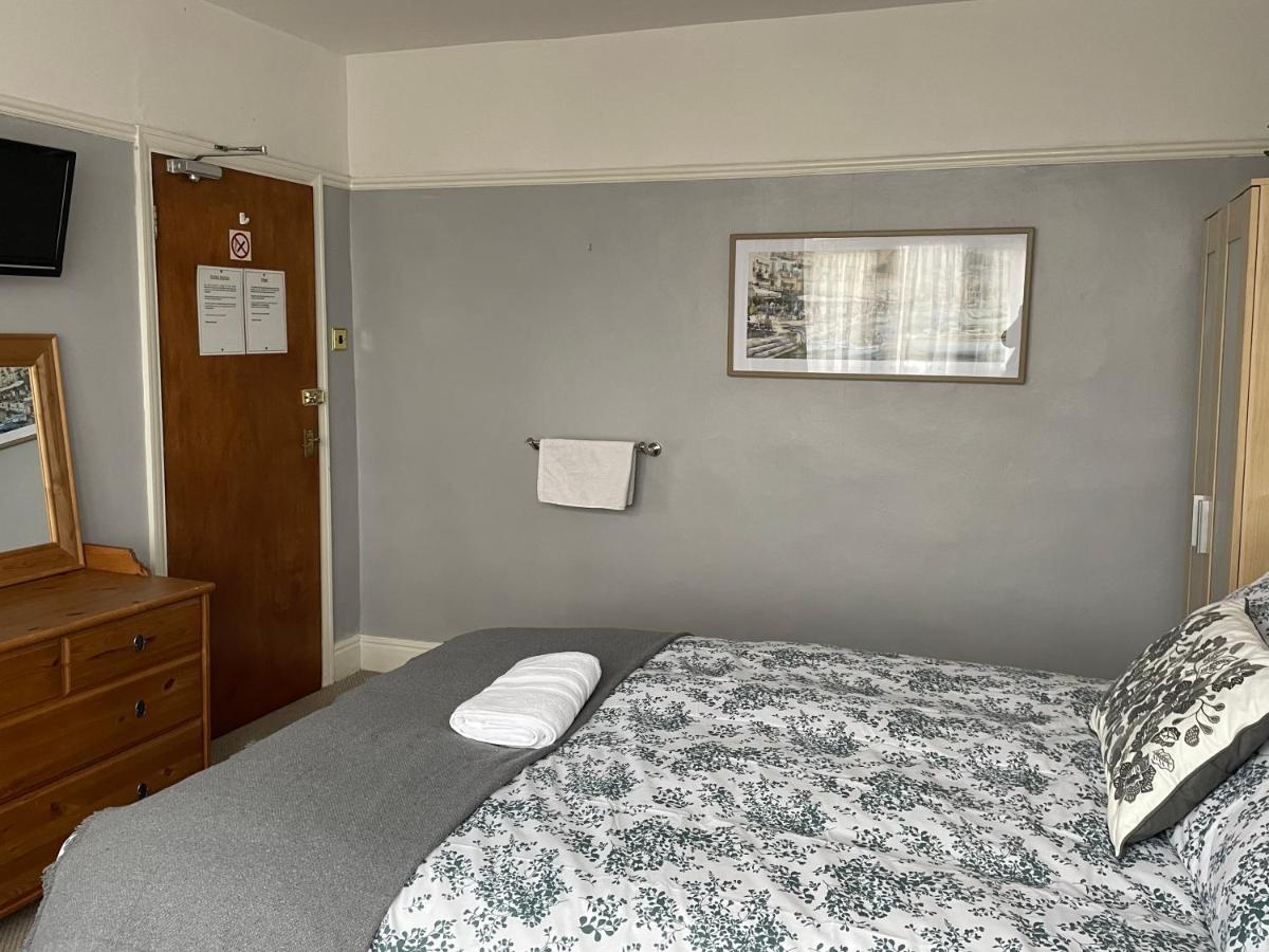 Maple Leaf Guest House Almondsbury Extérieur photo