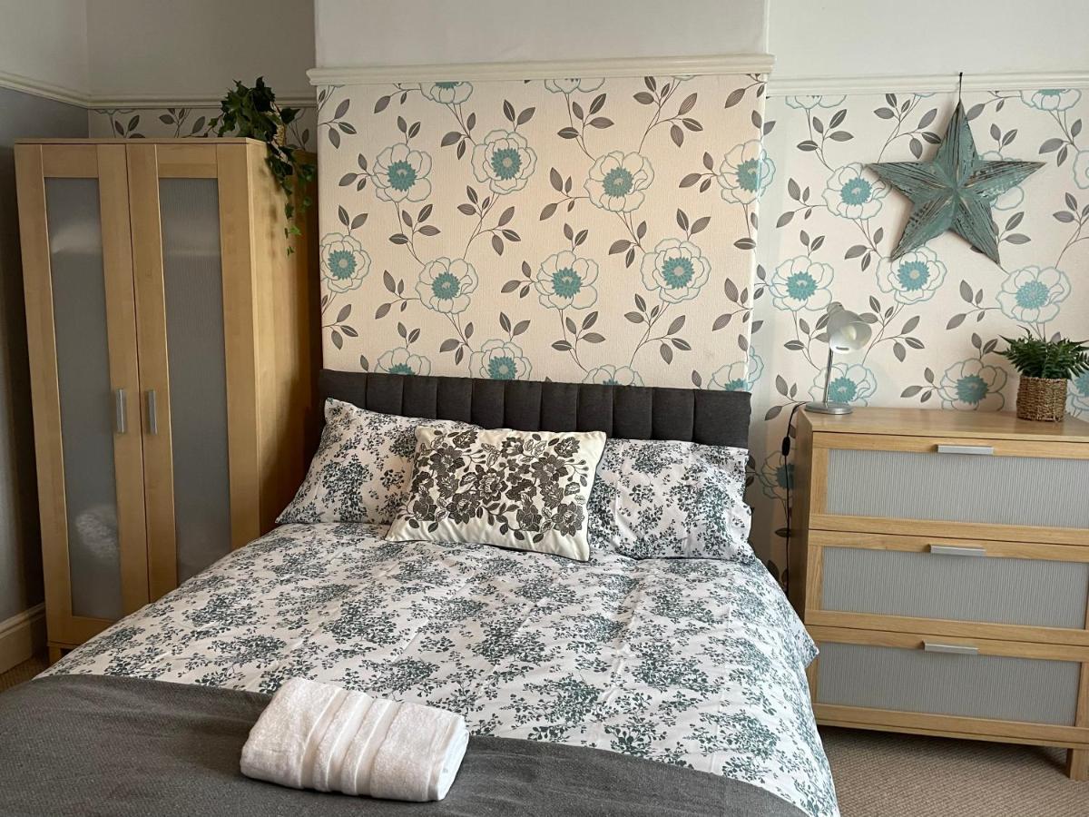 Maple Leaf Guest House Almondsbury Extérieur photo