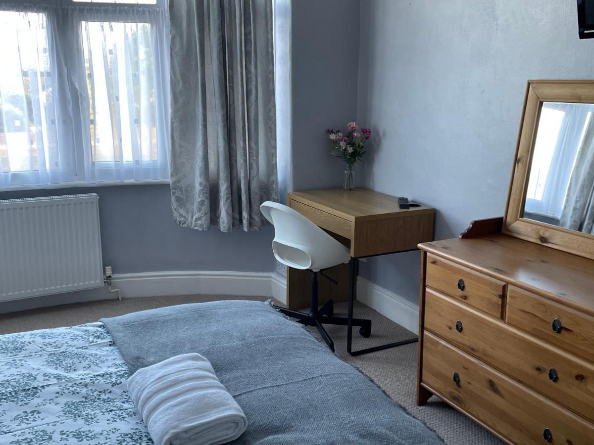 Maple Leaf Guest House Almondsbury Extérieur photo