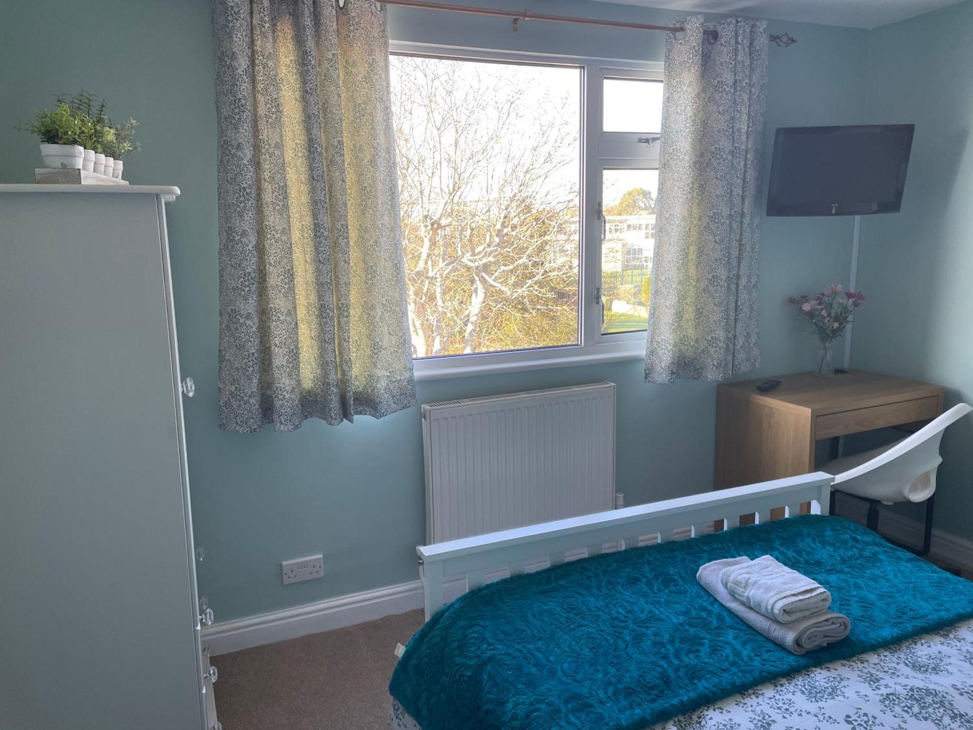 Maple Leaf Guest House Almondsbury Extérieur photo